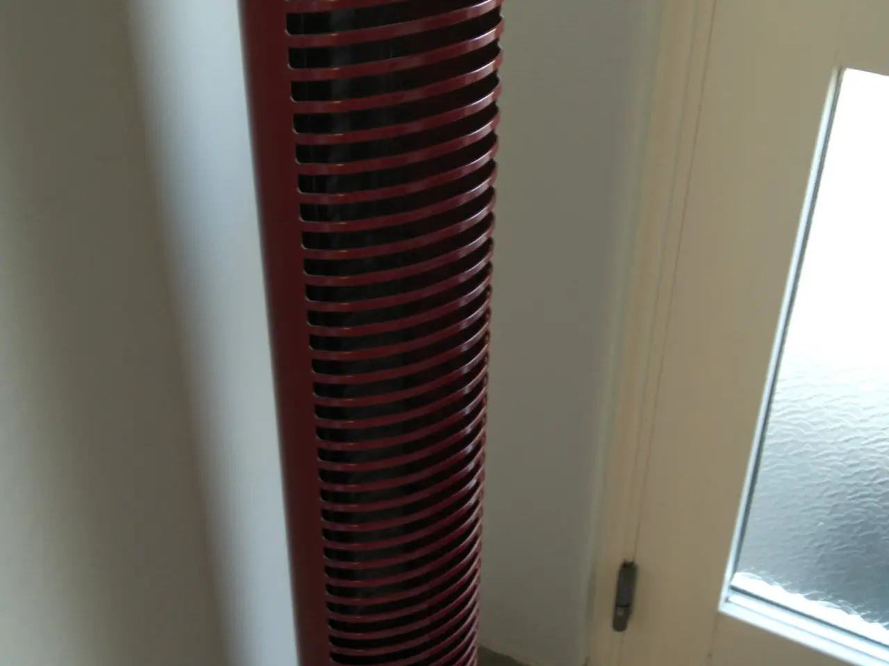 Billede 1 - CD tårn / holder i metal med plads til 5o cd'er.