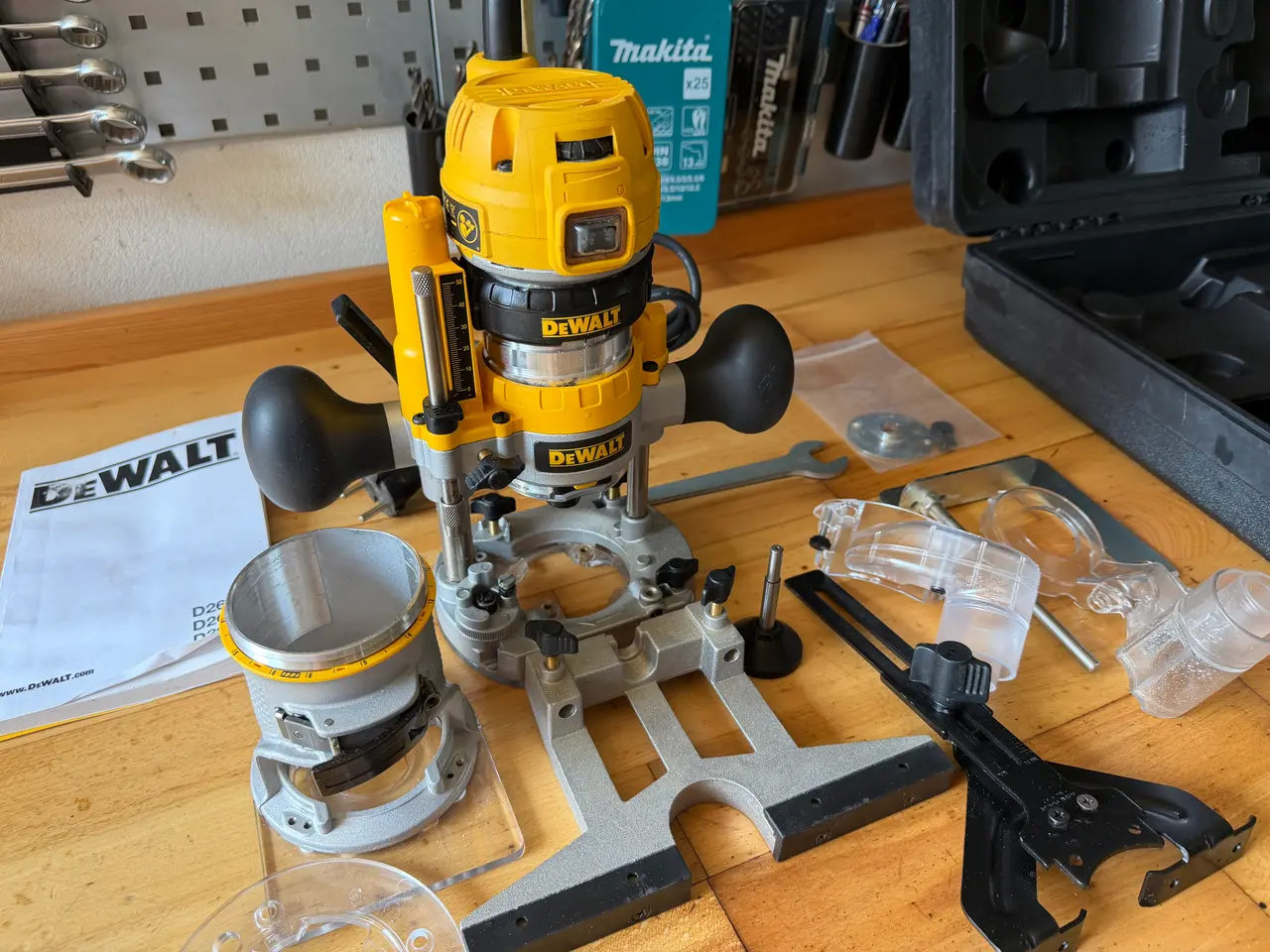 Billede 1 - Overfræser Dewalt D26204k