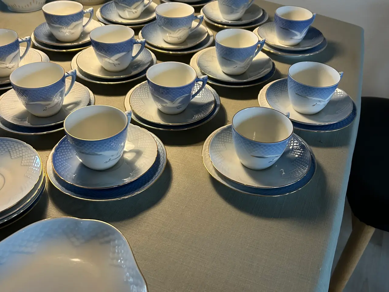 Billede 1 - Kaffemågestel med guldkant