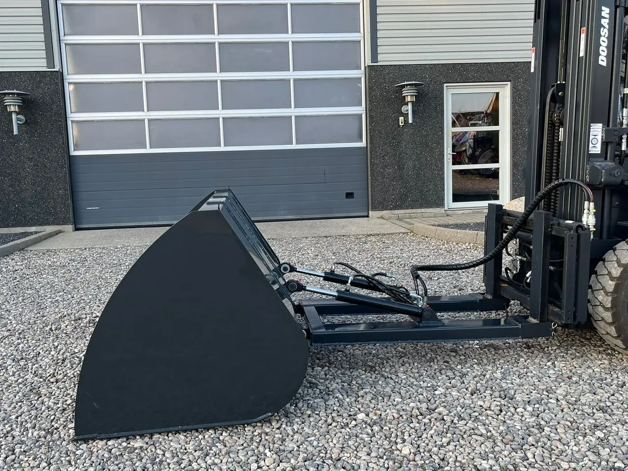 Billede 4 - Limas TRUCK SKOVL 2m bred. til montering på pallegafler