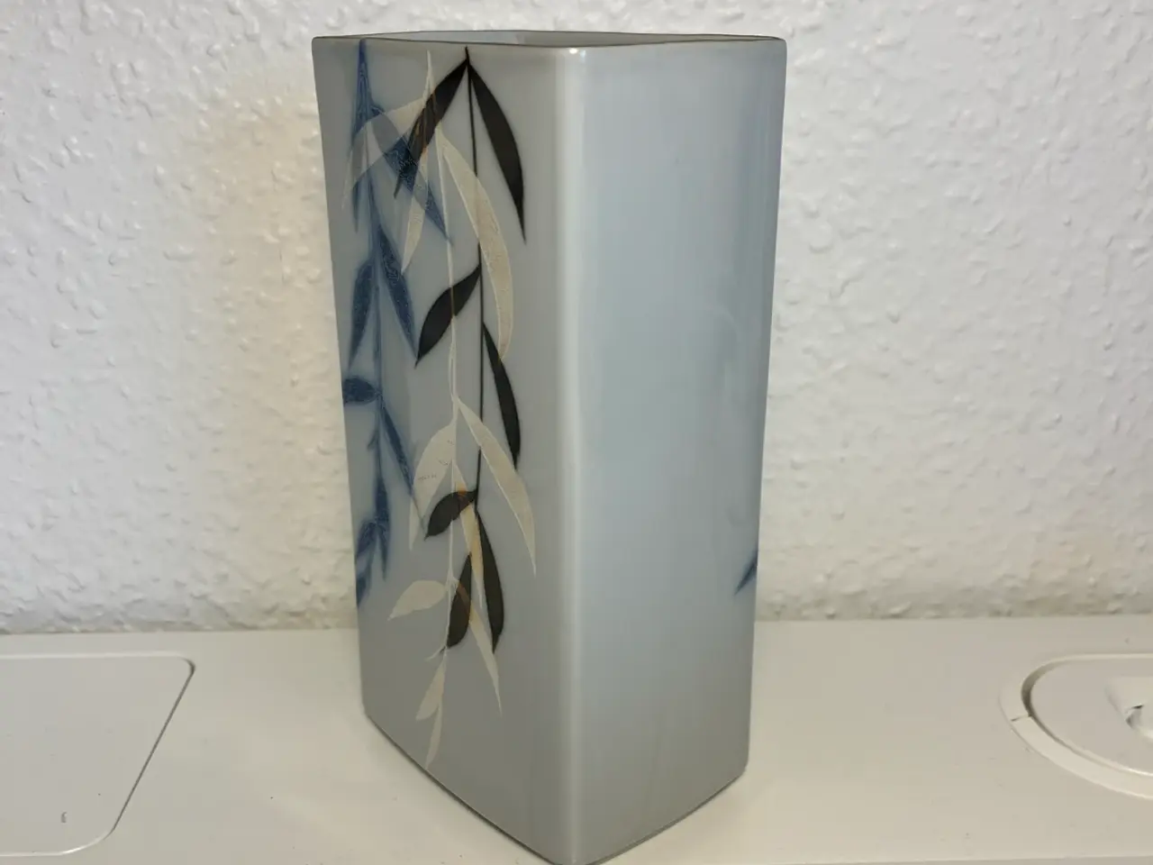 Billede 2 - Vase fra Royal Copenhagen, designet afIvan Weiss.