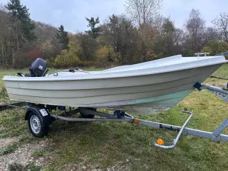 Jolle med Tohatsu motor 15 hk 4 takter og trailer