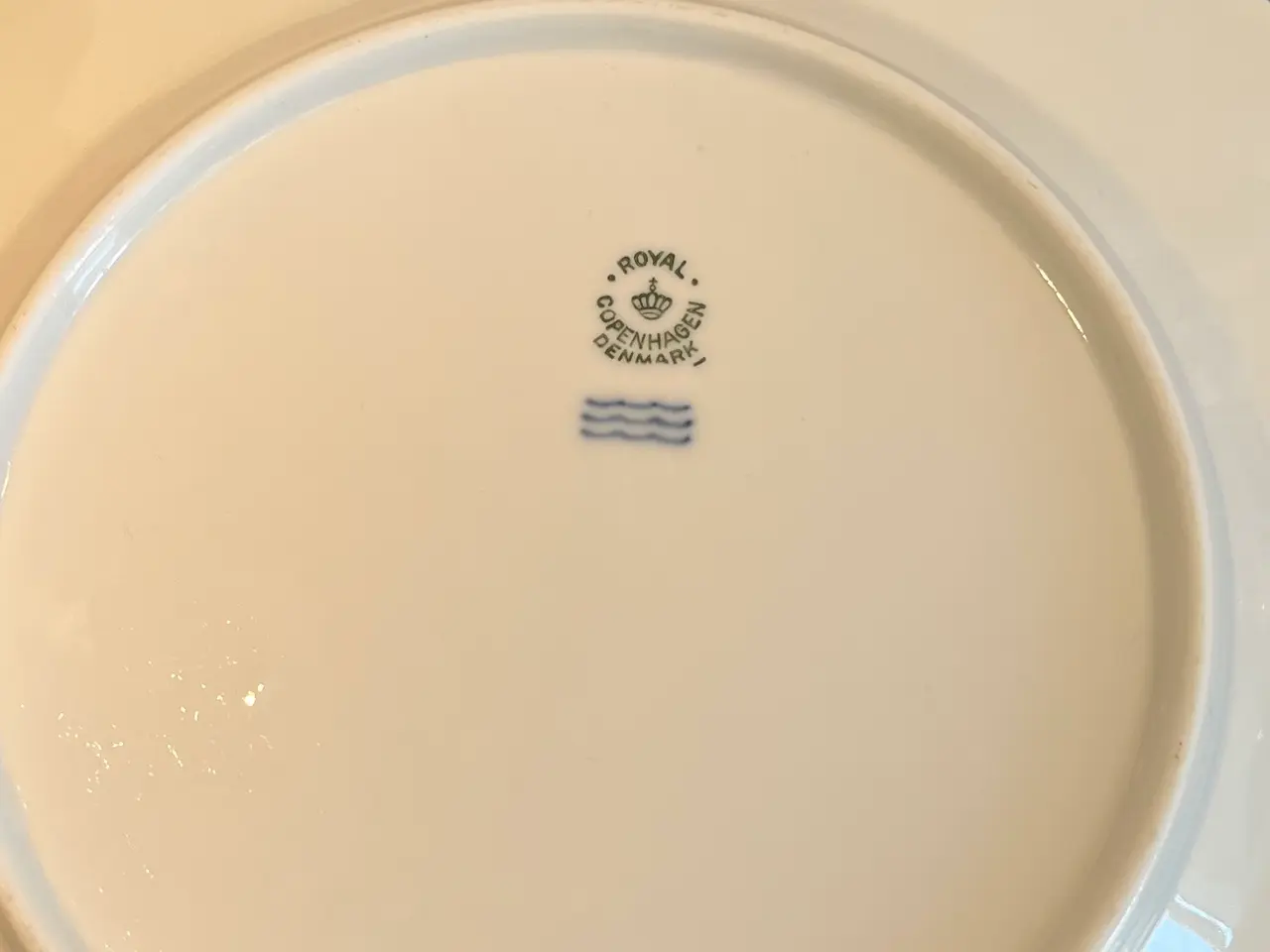 Billede 3 - Klassisk hvid Royal Copenhagen middagstallerken