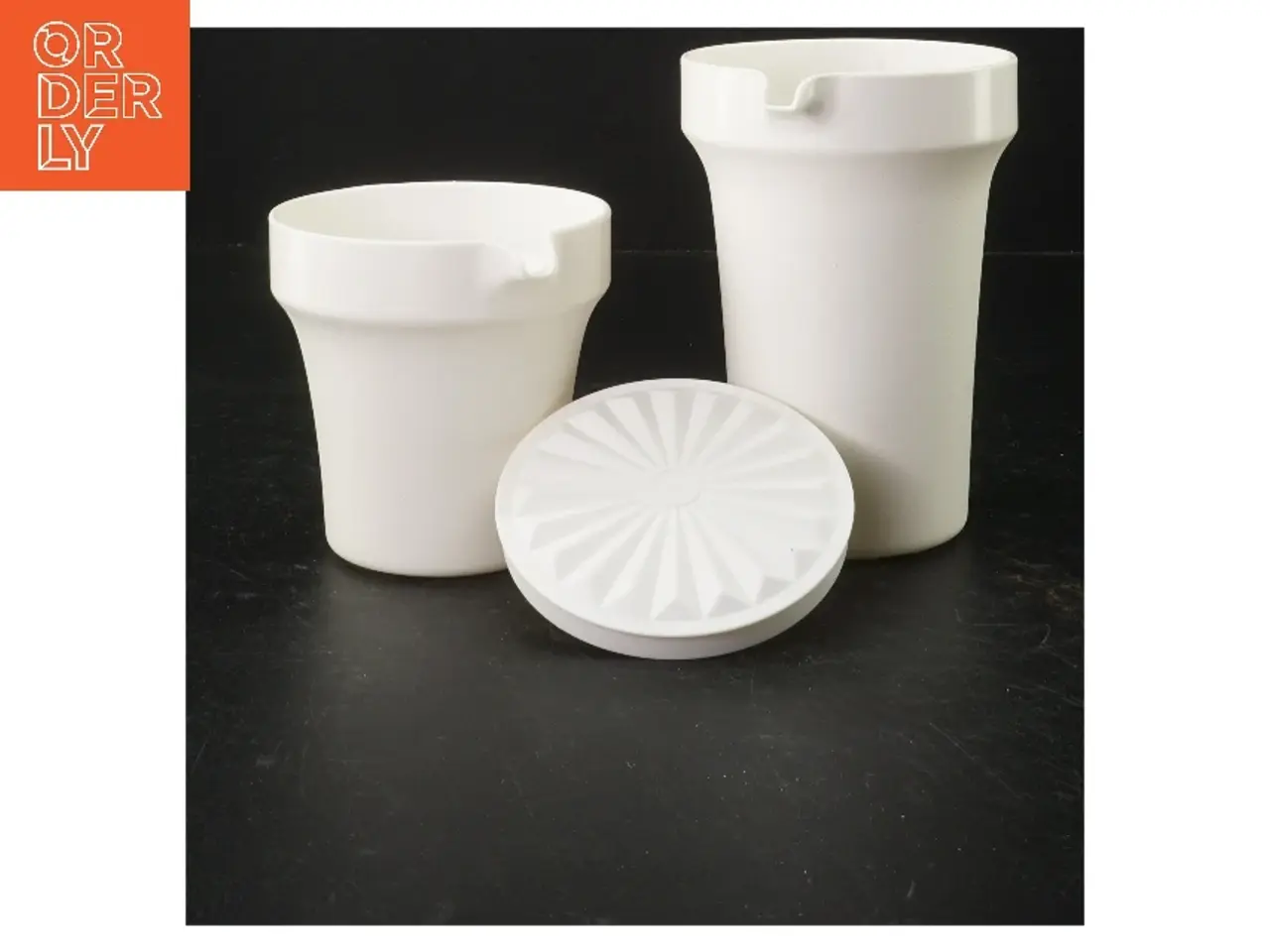 Billede 1 - Tupperware beholder og krus fra Tupperware (str. Ø. 10 cm. længde. 15 cm)
