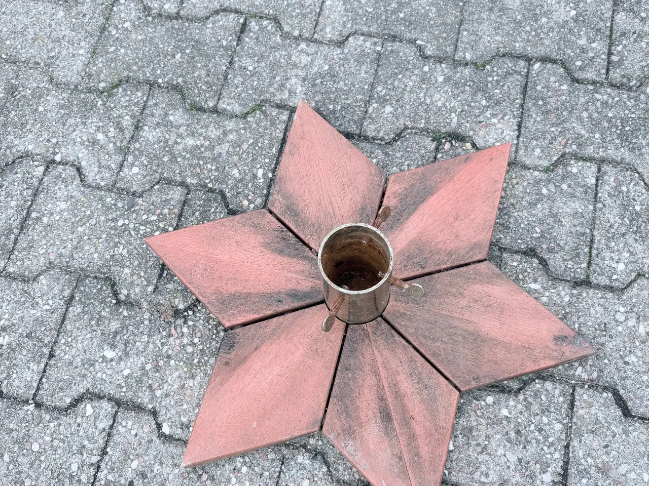 Billede 1 - Juletræsfod sælges