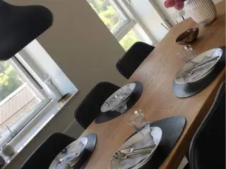 Massivt egetræsbord m. Tillægsplade-SÆLGES HURTIGT