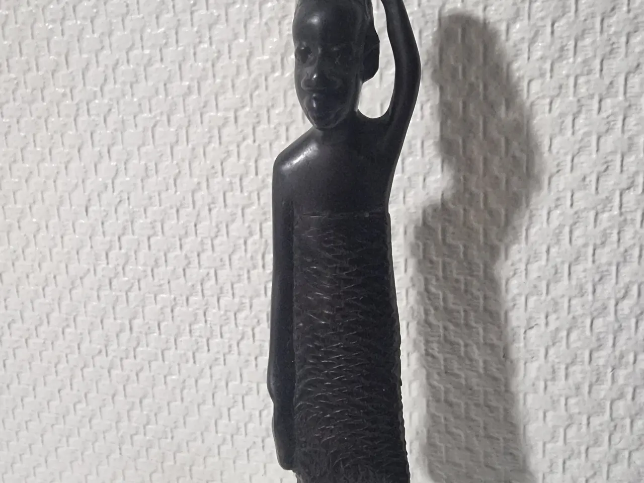 Billede 4 - 4 afrikanske træfigurer