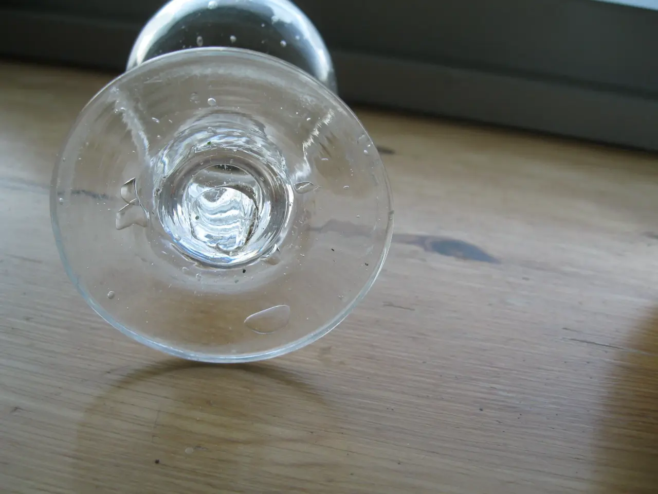 Billede 2 - Egeløv  hvidvinsglas 1800-tals Holmegaard