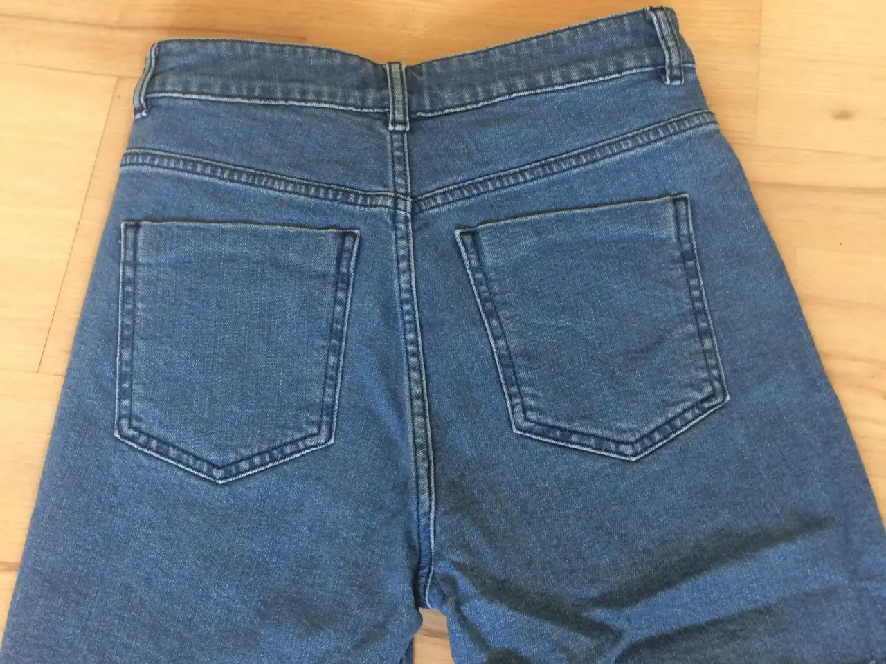 Billede 2 - shorts str. 36