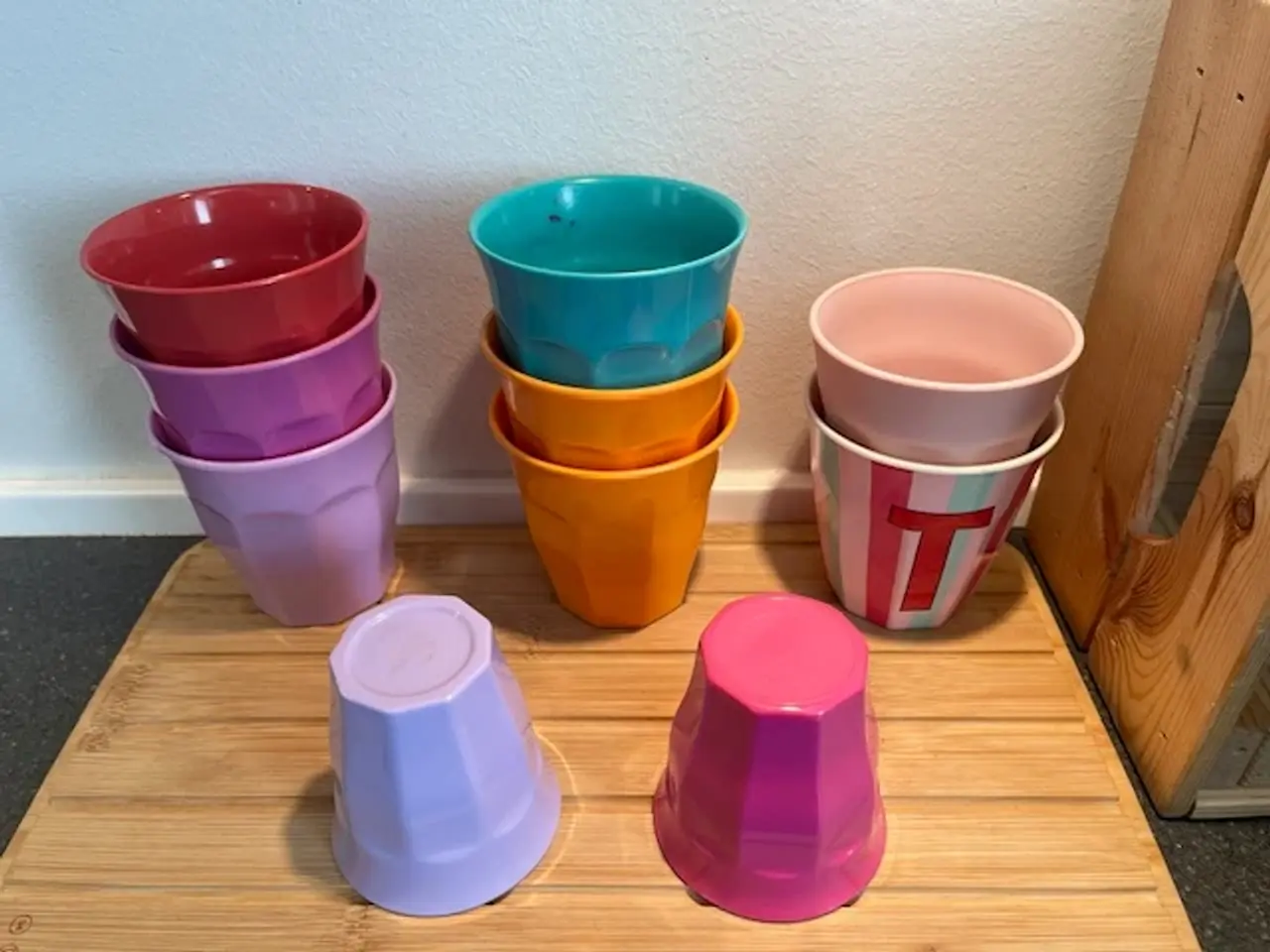 Billede 2 - Farverige Melaminkopper (8 store og 2 små)