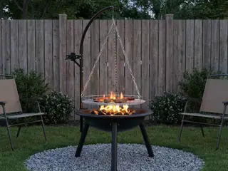 Bålsted med justerbar grillrist Ø55,5 x 107,5 cm i sort stål