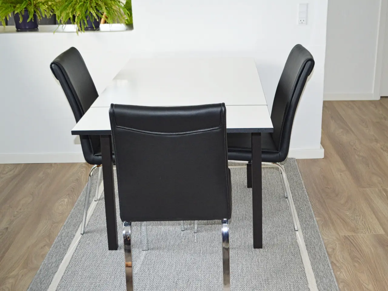 Billede 1 - Spisebord og/eller 6 stole
