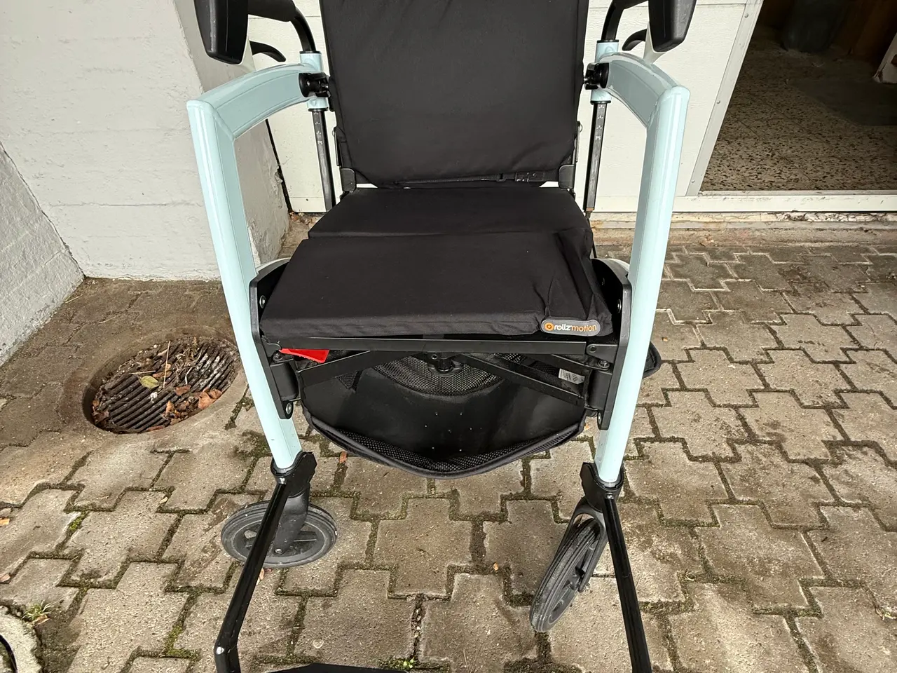Billede 3 - Kombi rollator/kørestol sammenklaplig