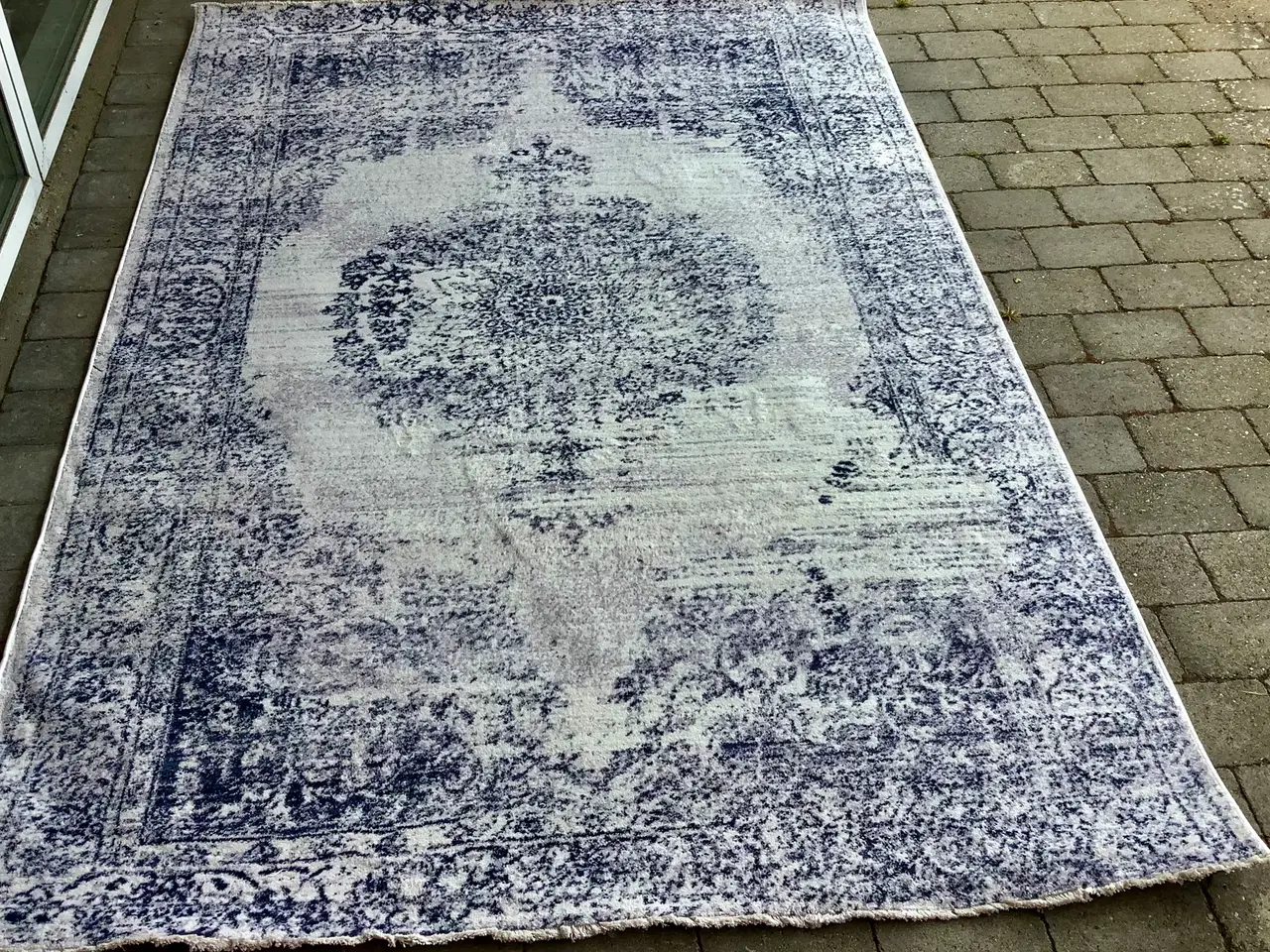 Billede 2 - Orientalsk mønstret tæppe, str 190x290 cm.