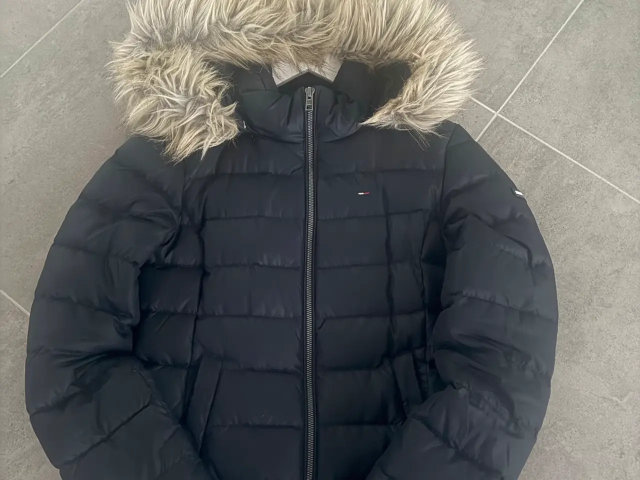 Billede 1 - Sort Tommy Hilfiger vinterjakke