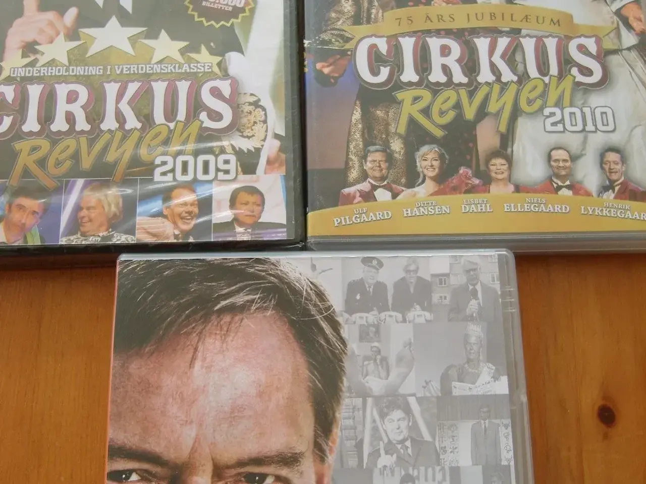 Billede 1 - ULF PILGAARD. komik og satire 3 x film. BYD.