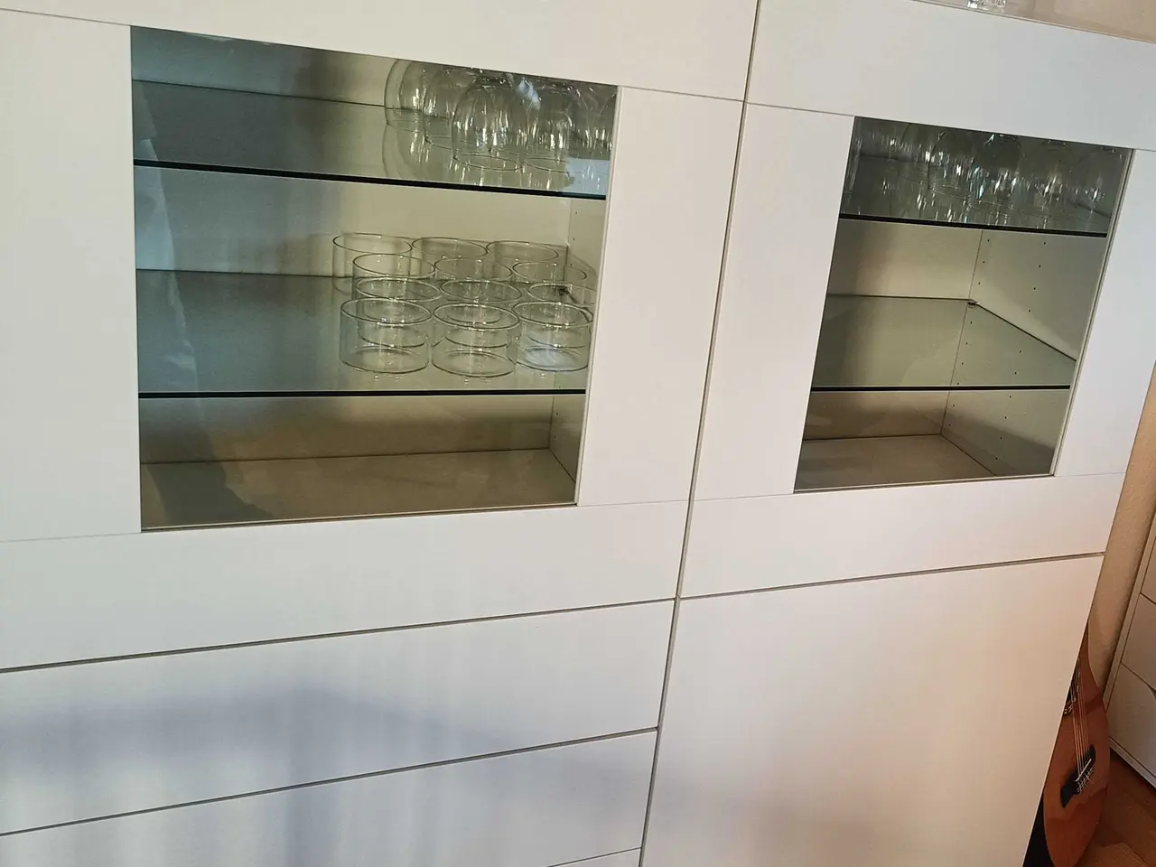 Billede 1 - Ikea skab med glas