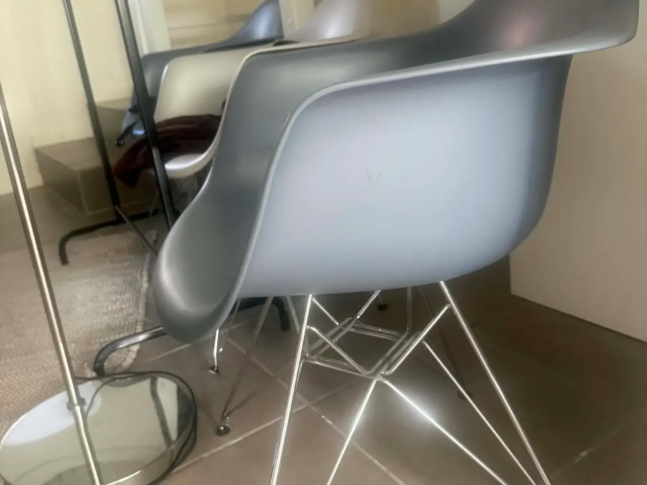 Billede 3 - Spisebordsstole “Eames DEAR “ kopi. 