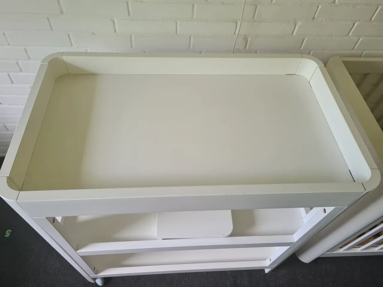 Billede 1 - Puslebord og tremmeseng