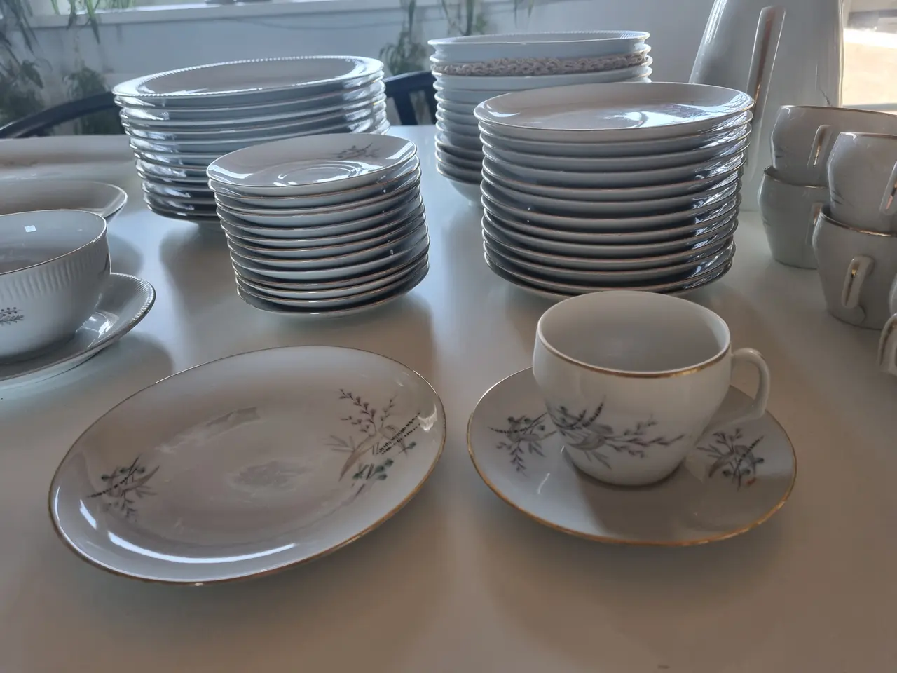 Billede 1 - Spise og kaffestel sælges