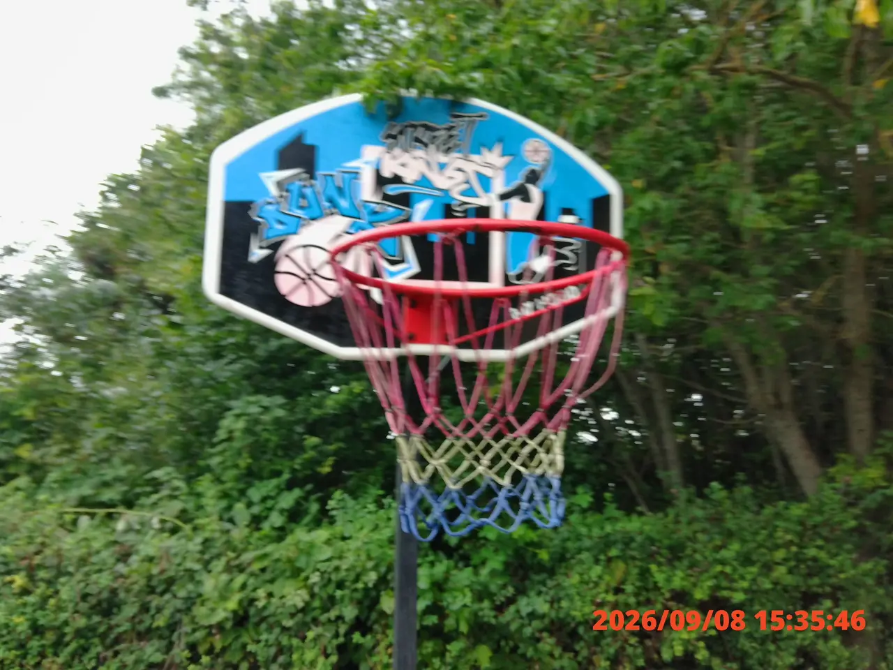 Billede 2 - Basketstander med farverig plade og net