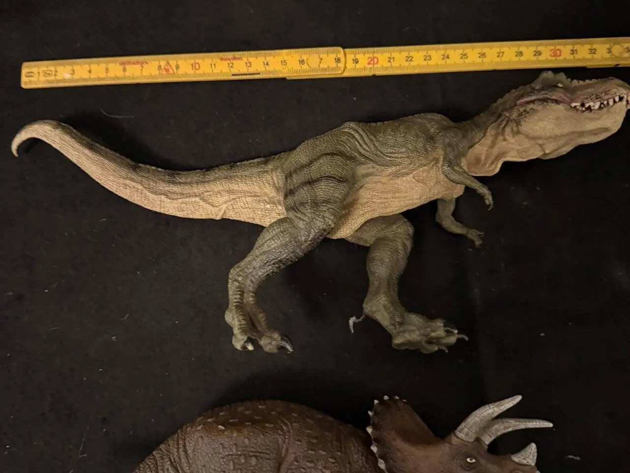 Billede 3 - Dinosaurfigurer – T-rex og triceratops (2 stk.)