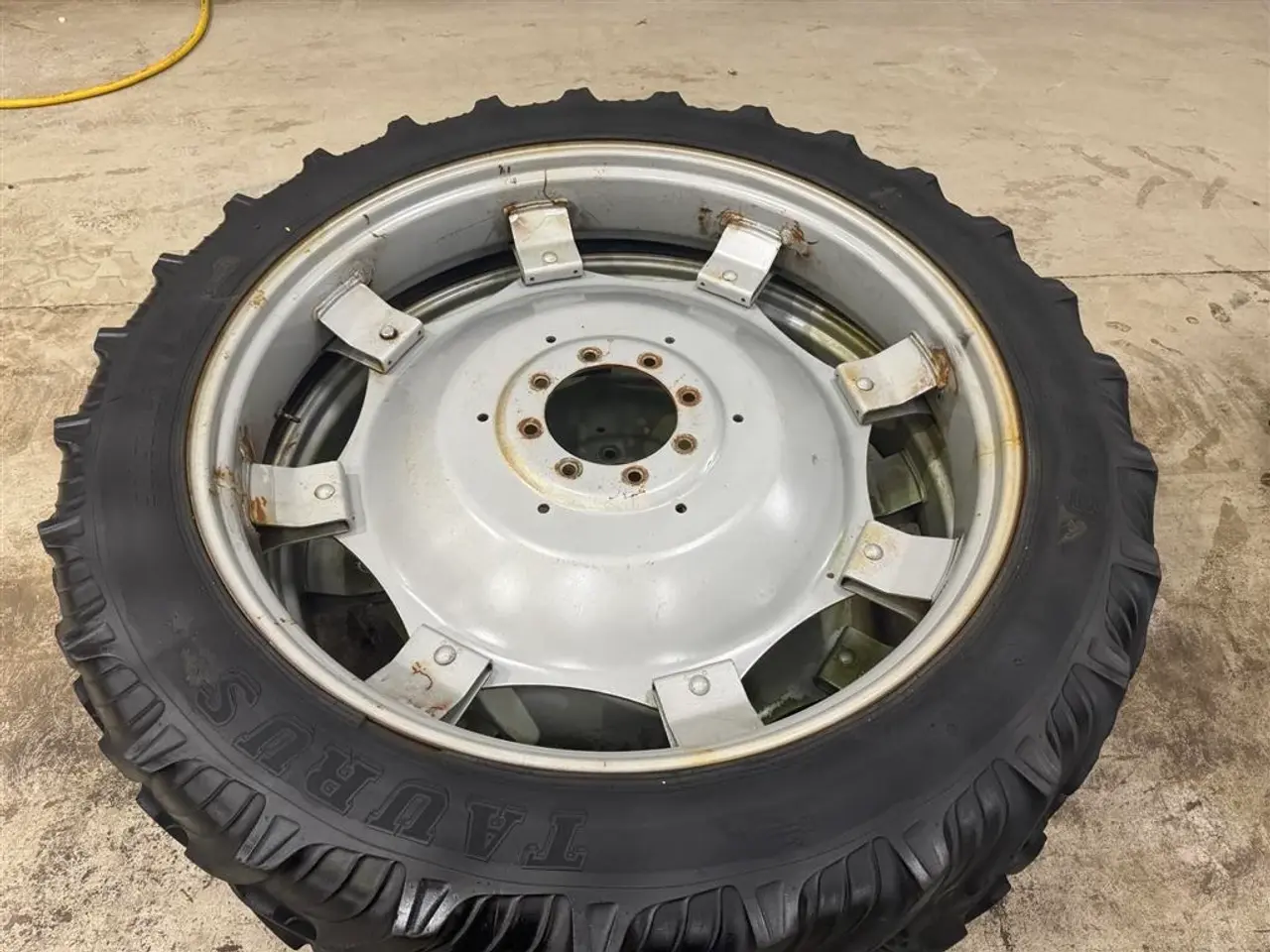 Billede 4 - - - - 270/95R48