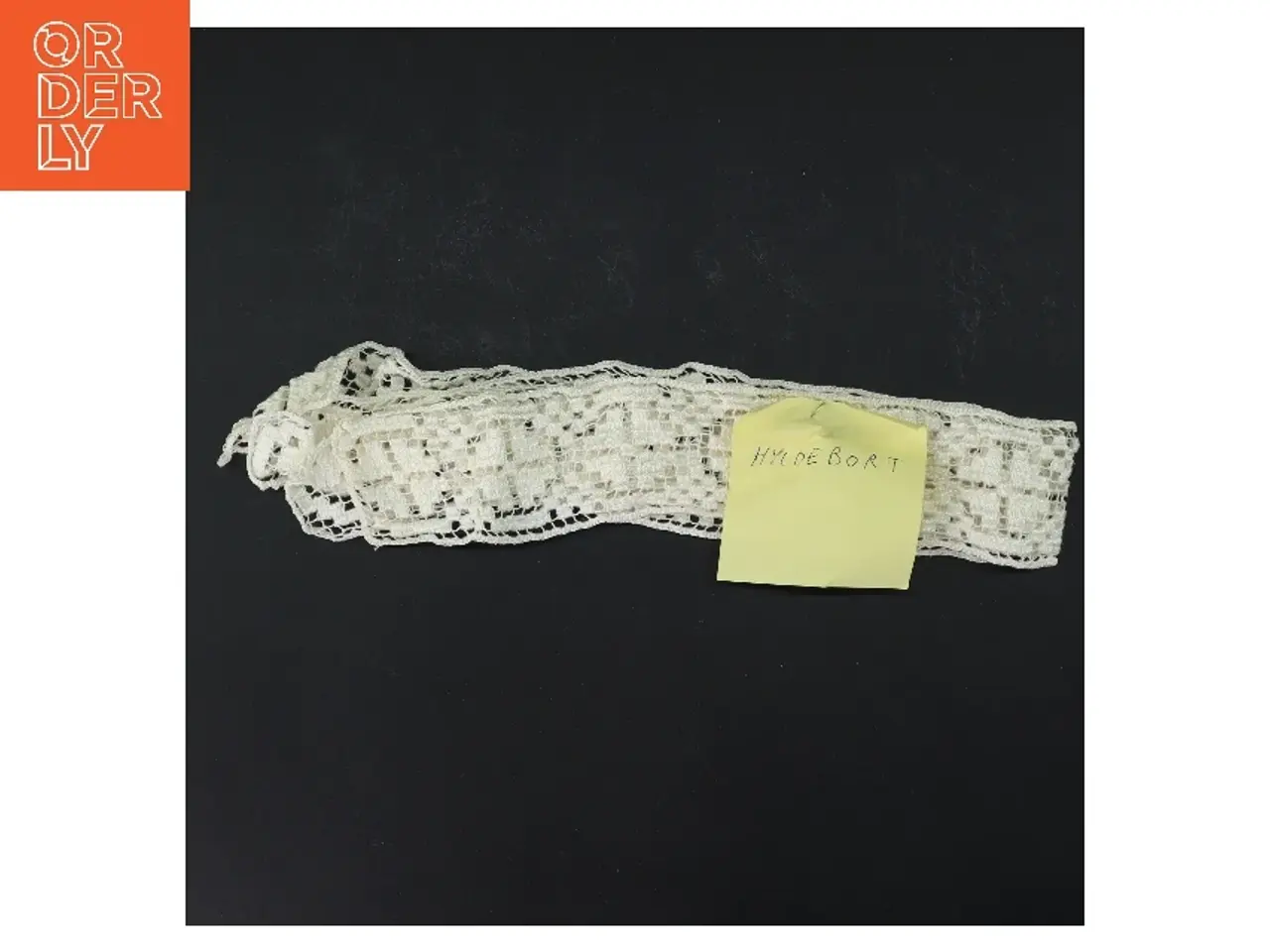 Billede 1 - Hyldeborter i blonde, 2 stk (str. 2 stk 60x5 cm)