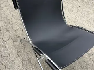 Smuk scissor loungestol, designet af Antonio Citte
