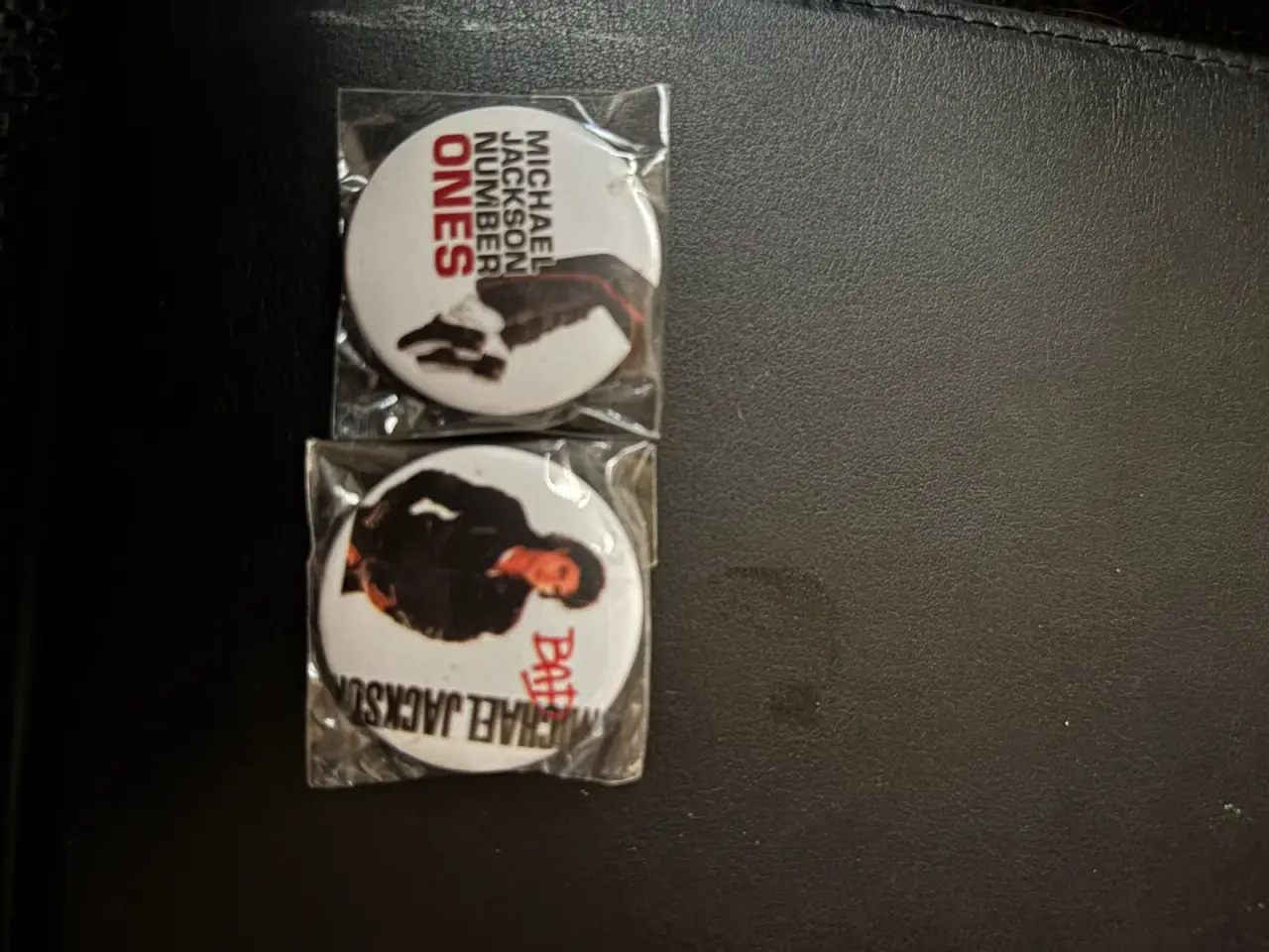 Billede 4 - 6 små Michael Jackson badges sælges samlet