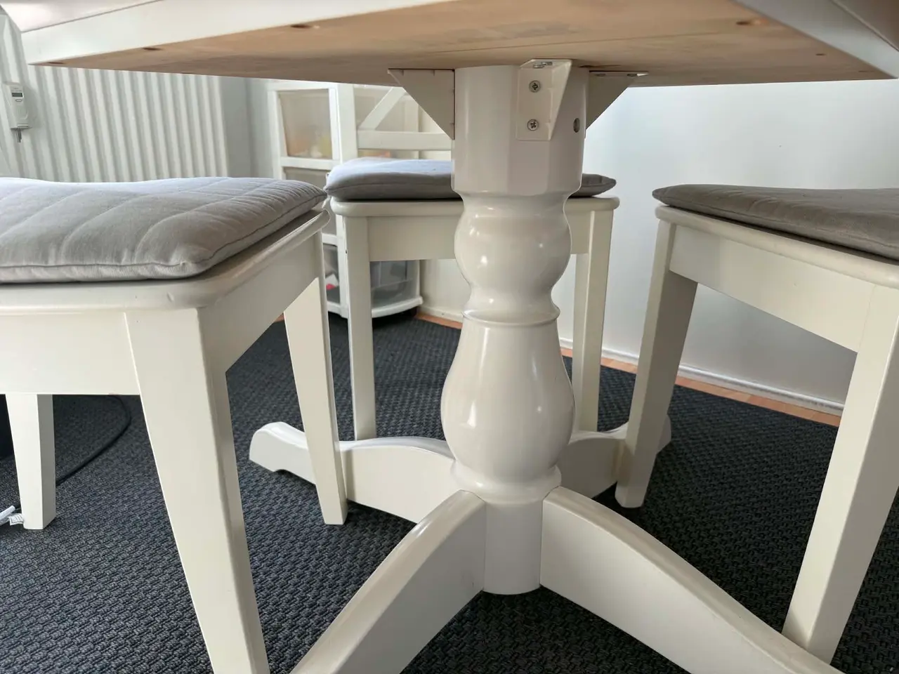 Billede 2 - Rundt spisebord med 4 stole