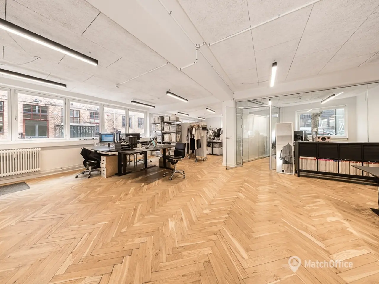 Billede 1 - Lyst stuelejemål med showroom