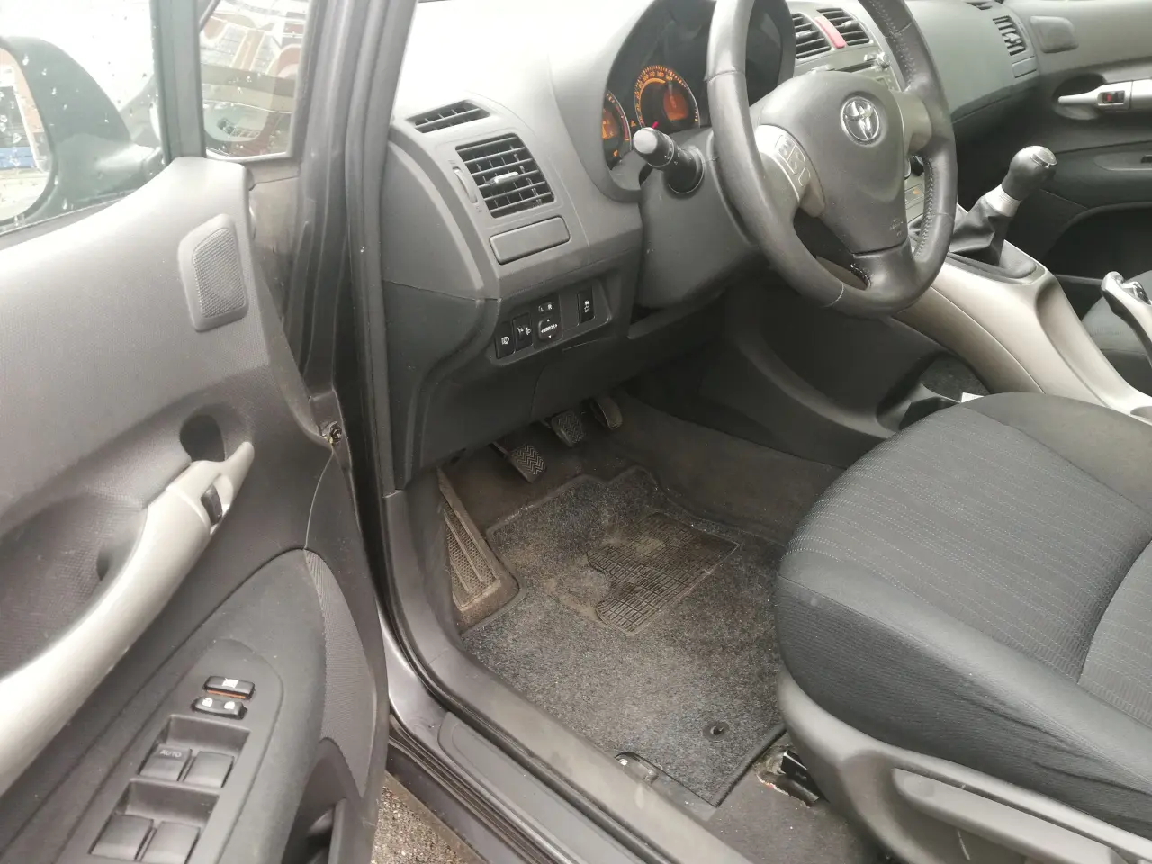 Billede 10 - TOYOTA AURIS 1,6 124hk 5-DØRS HB 146000km