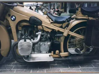 Motorcykel med Sidevogn - B.M.W. - Foto 15 x 10 cm.