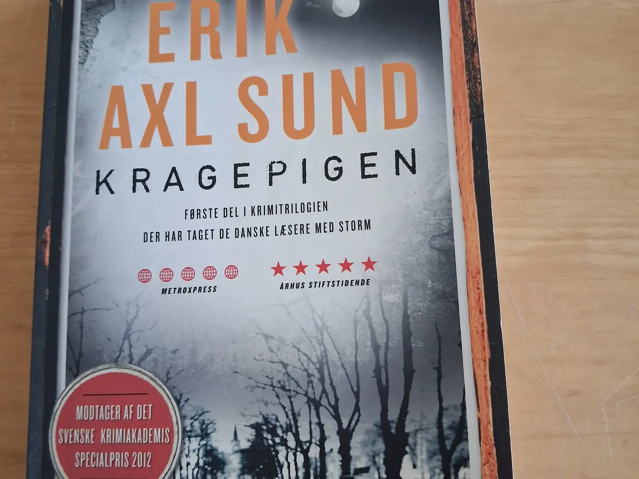 Billede 1 - Kragepigen, Erik Axl Sund