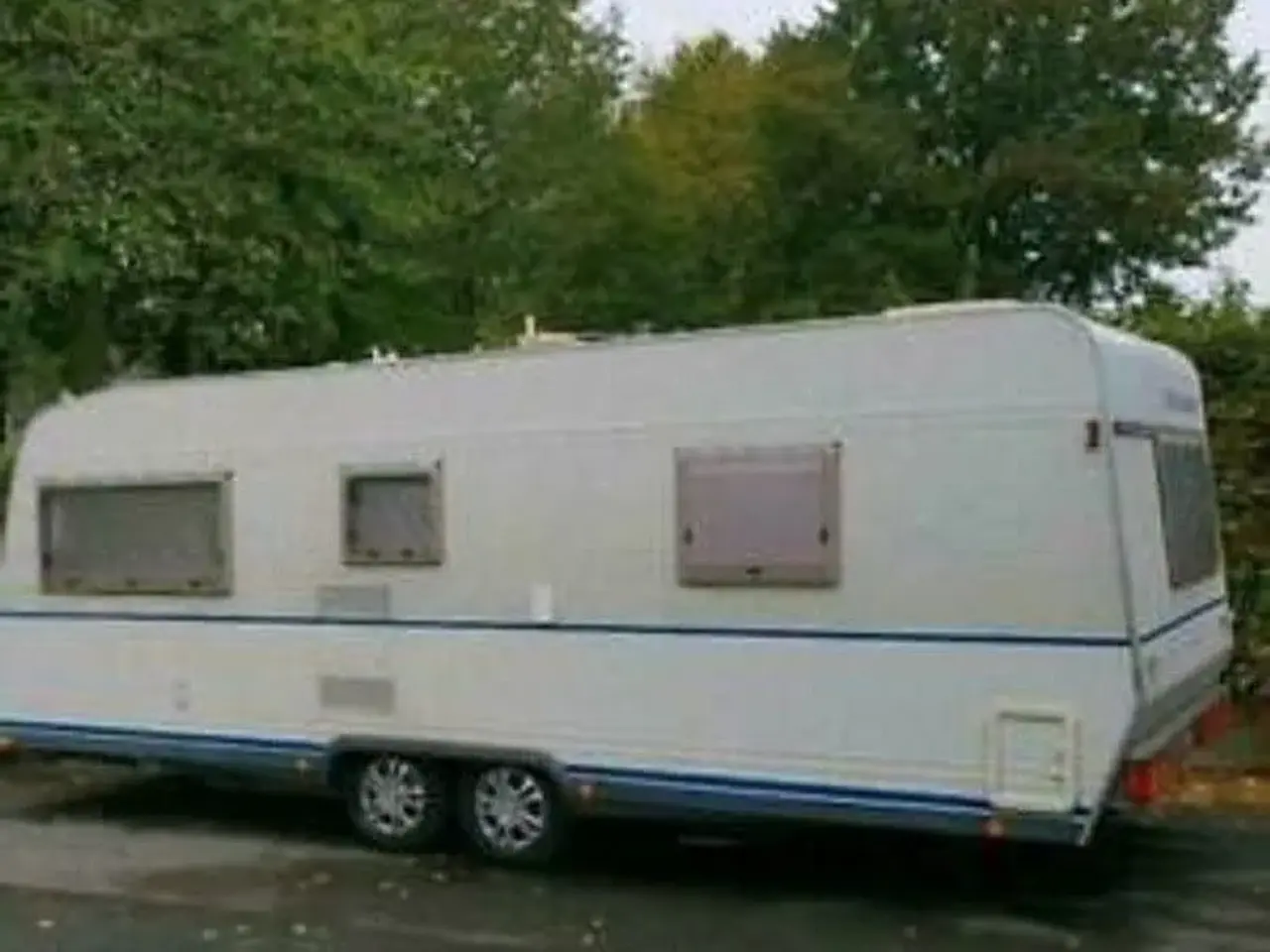 Billede 1 - KØBES - Stor gammel campingvogn