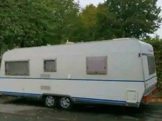 KØBES - Stor gammel campingvogn