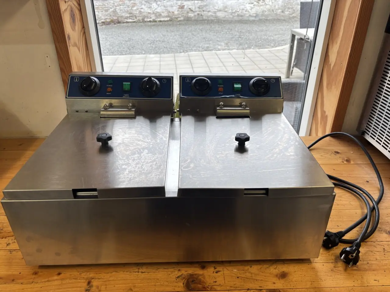 Billede 1 - Professionel dobbelt frituregryde WF-102. 2 x 10 l