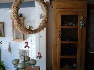 Juleuro, halmkrans med små nisser