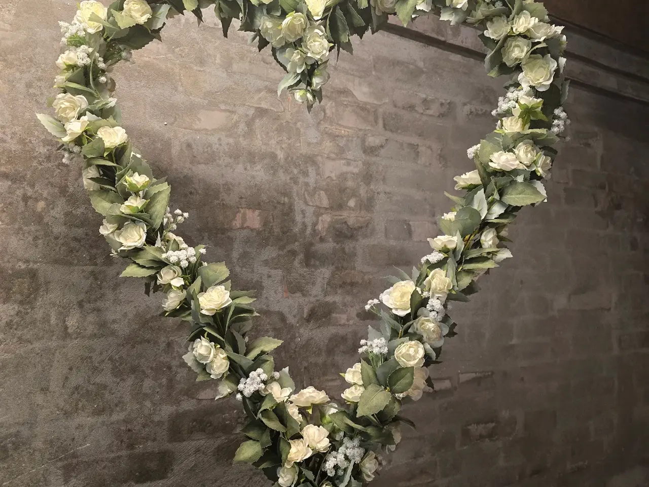 Billede 2 - Jern hjerte med kunstige blomster 