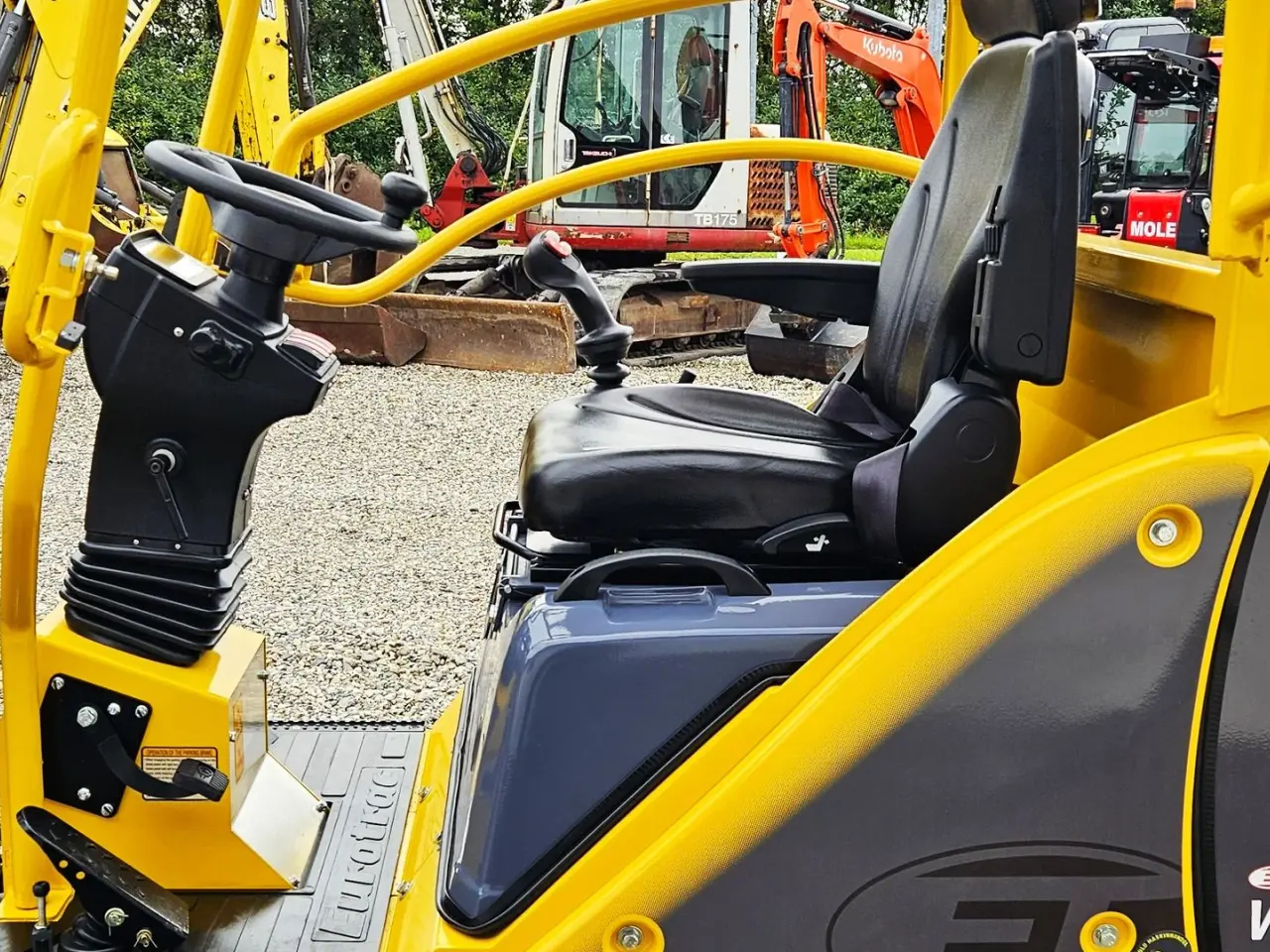 Billede 10 - Eurotrac W11 / fabriksny / skovl & gafler / Kubota motor