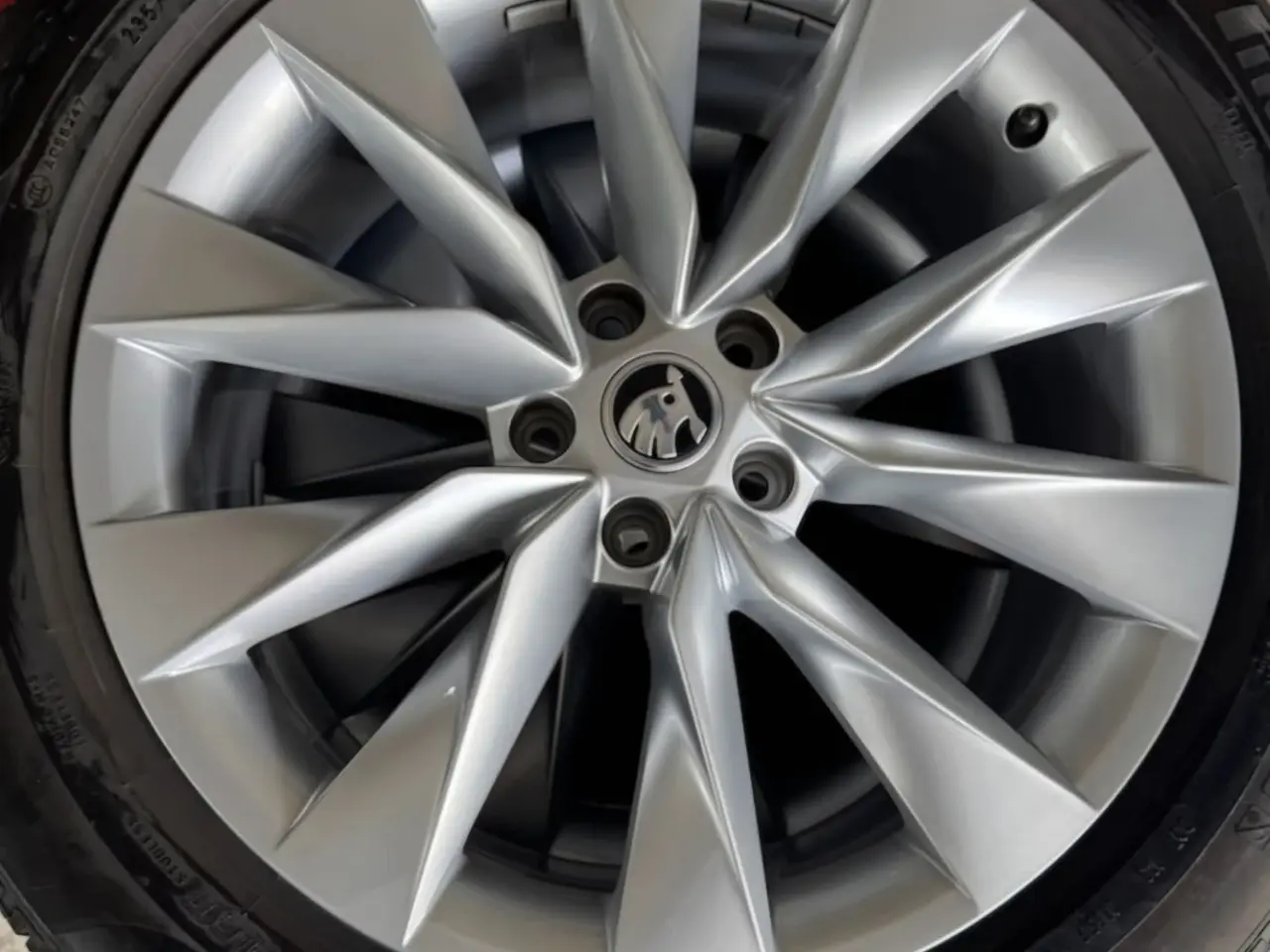 Billede 1 - Skoda Enyaq R19 vinterdæk