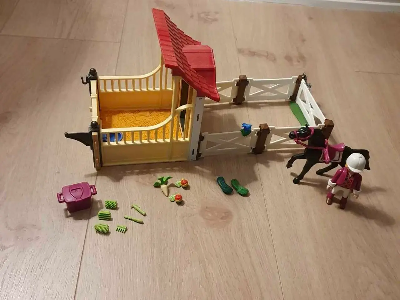 Billede 6 - Playmobil - hestestald + tilbehør