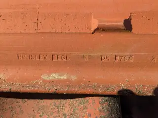 Ca 170 stk tagsten fra Højslev Tegl.