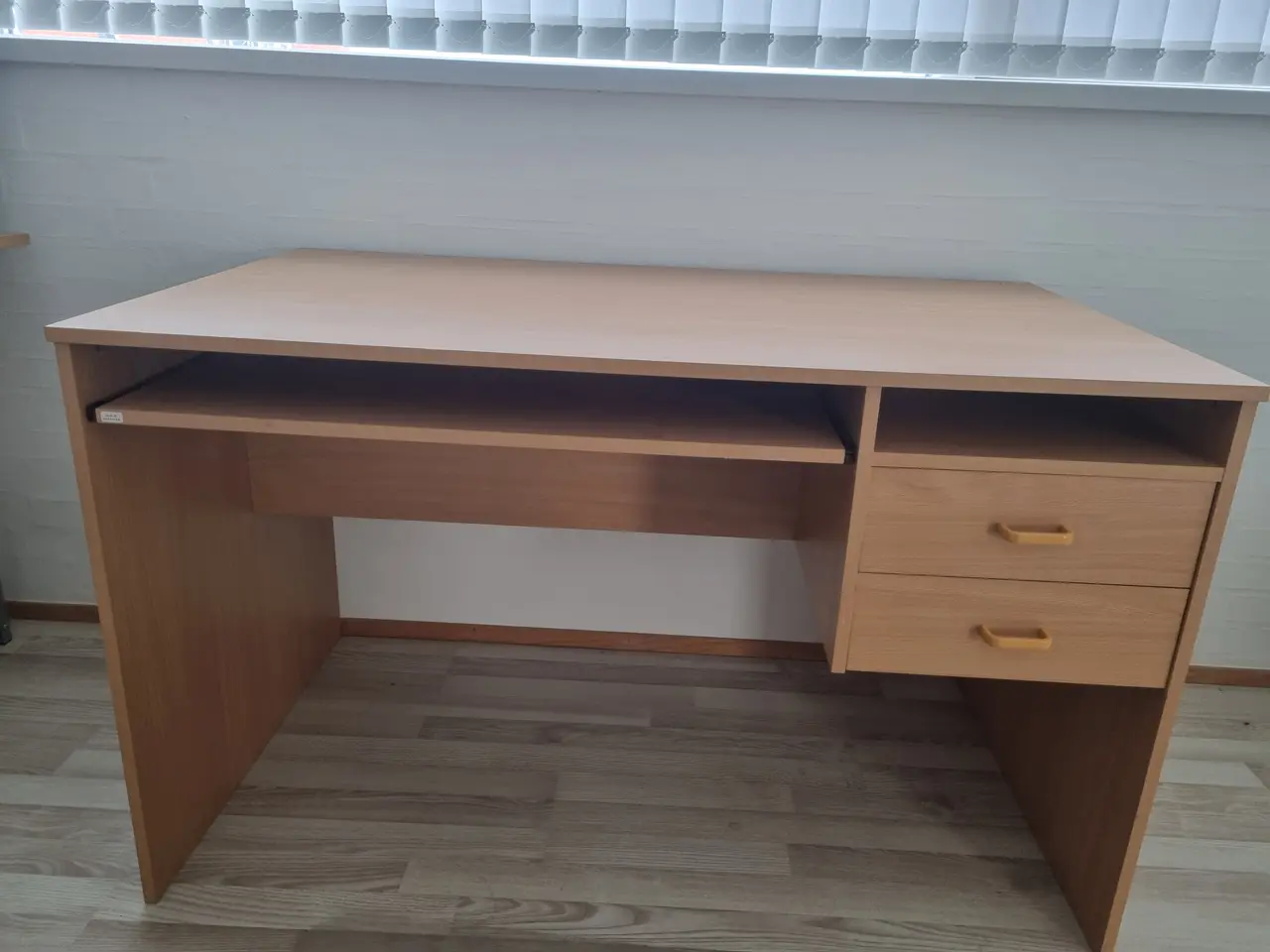 Billede 1 - Skrivebord