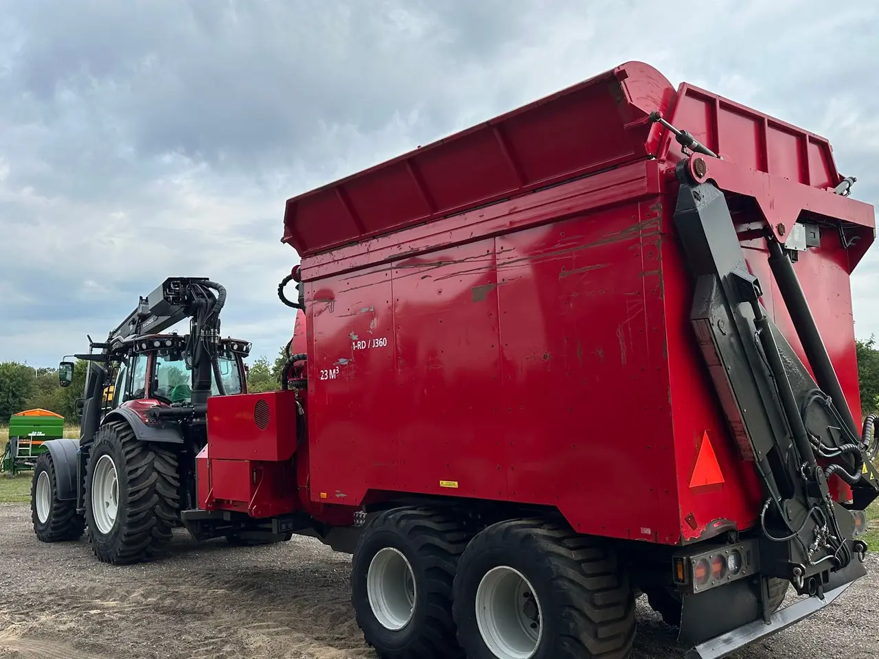 Billede 9 - Valtra T234s Med Jenz 360 Flishugger og Alsidig 23m3 Flisvogn