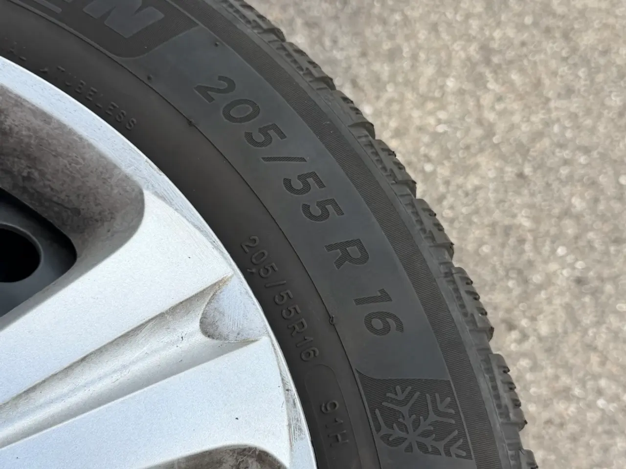 Billede 4 - Ford fælge med helårsdæk . 5x108 krydsmål