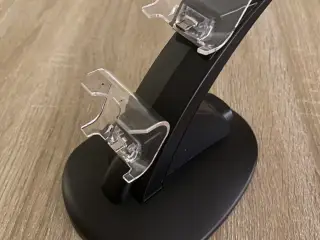 Oplader/fod til game-controllere til ps4