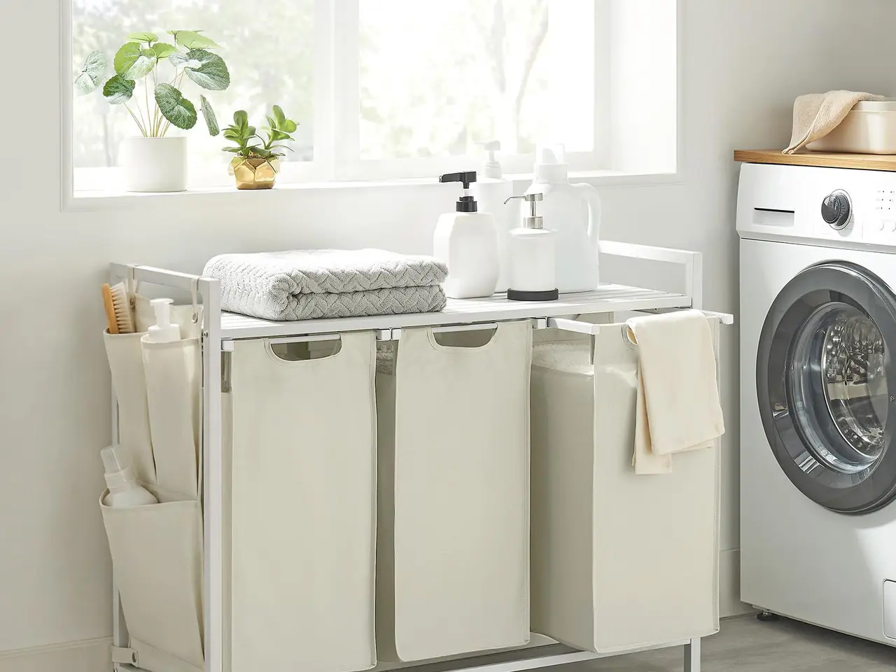 Billede 2 - Vasketøjssorterer med hylde og 3 poser - 120 l, Cloud White og hvid