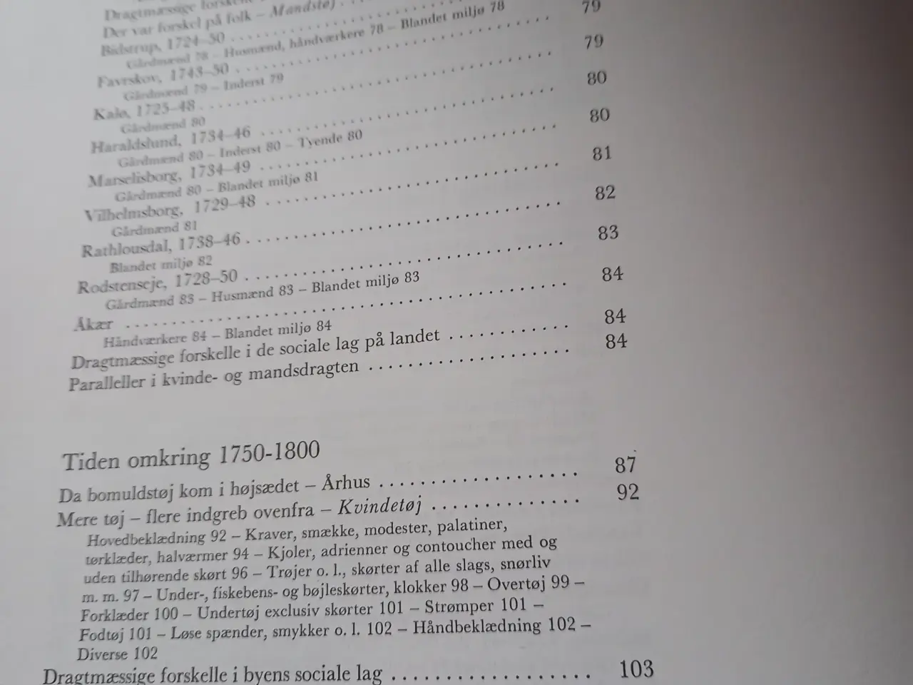 Billede 2 - Folks tøj i og omkring Aarhus 1675-1850